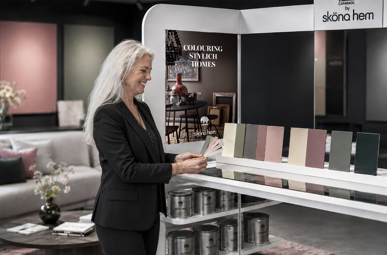 Caparol by Sköna Hem – retailkoncept Specialdesignad butiksmöbel för Caparol by Sköna Hem med kulörprover, inspiration och färgburkar.